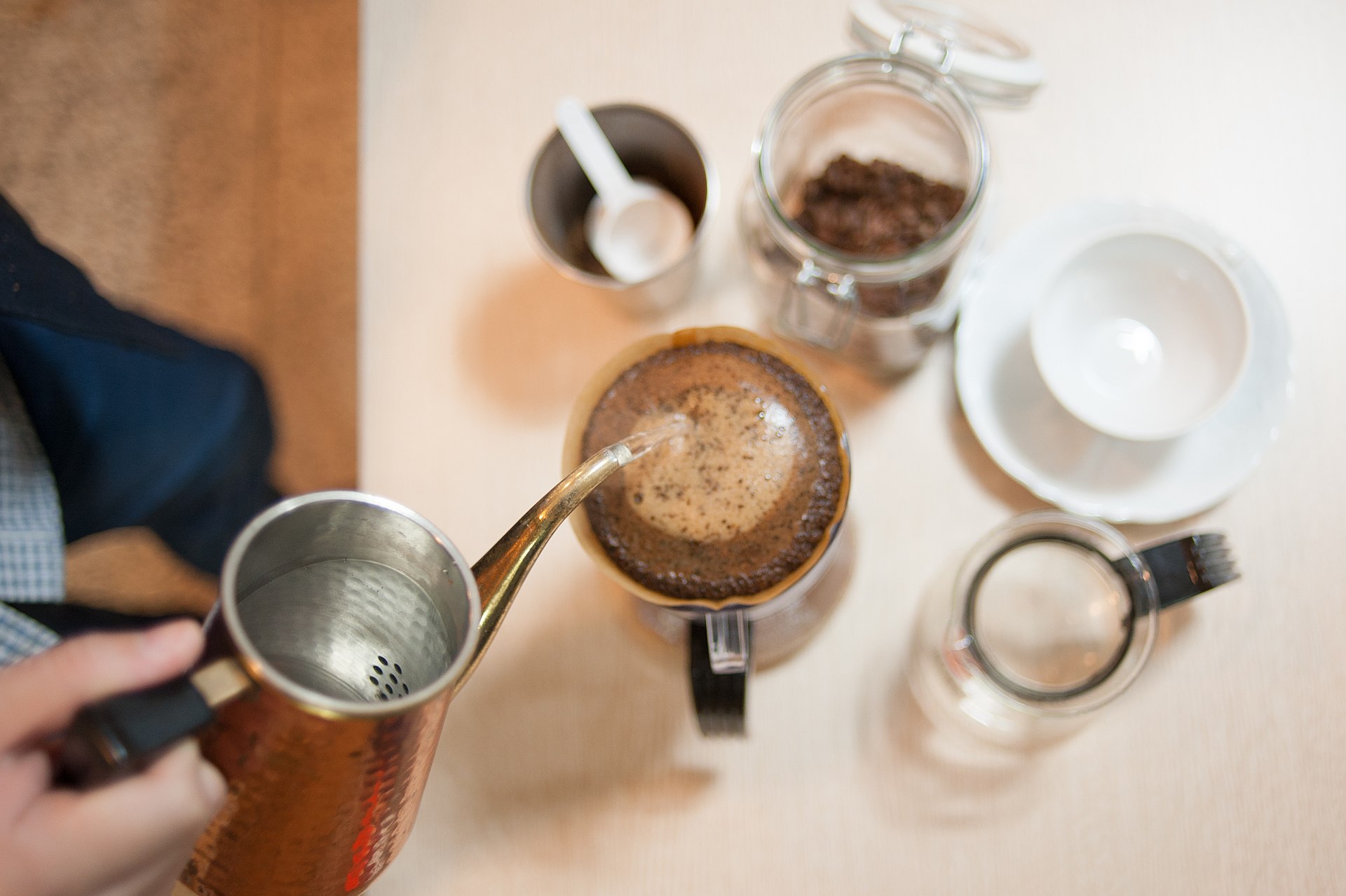Kaffe brygges ved håndkraft