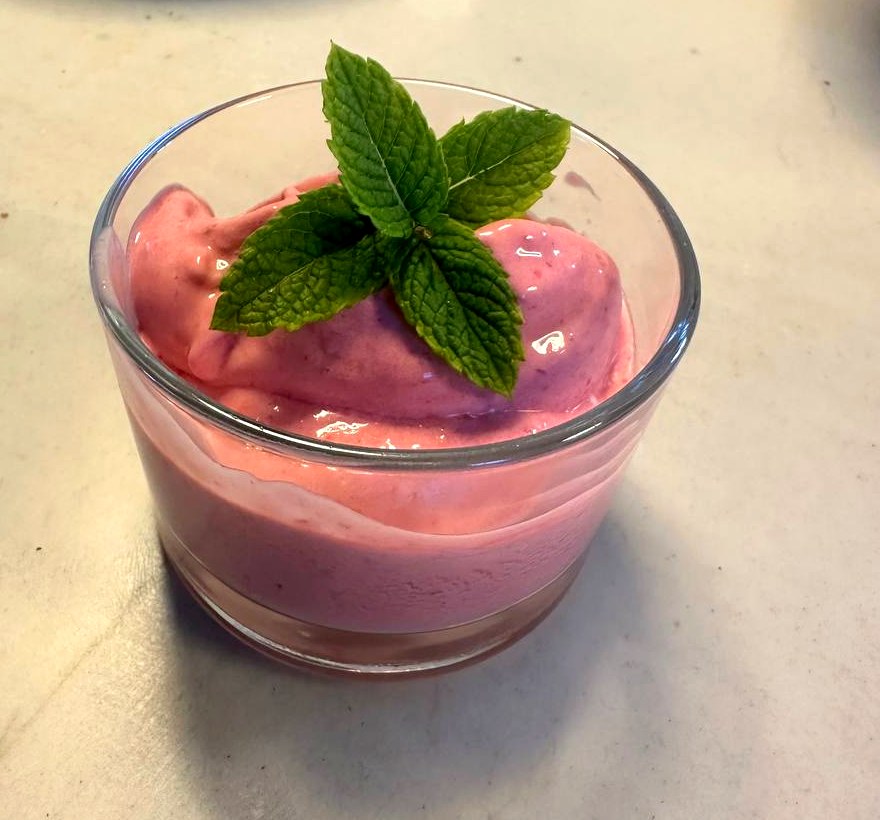 Cremet hindbærdessert