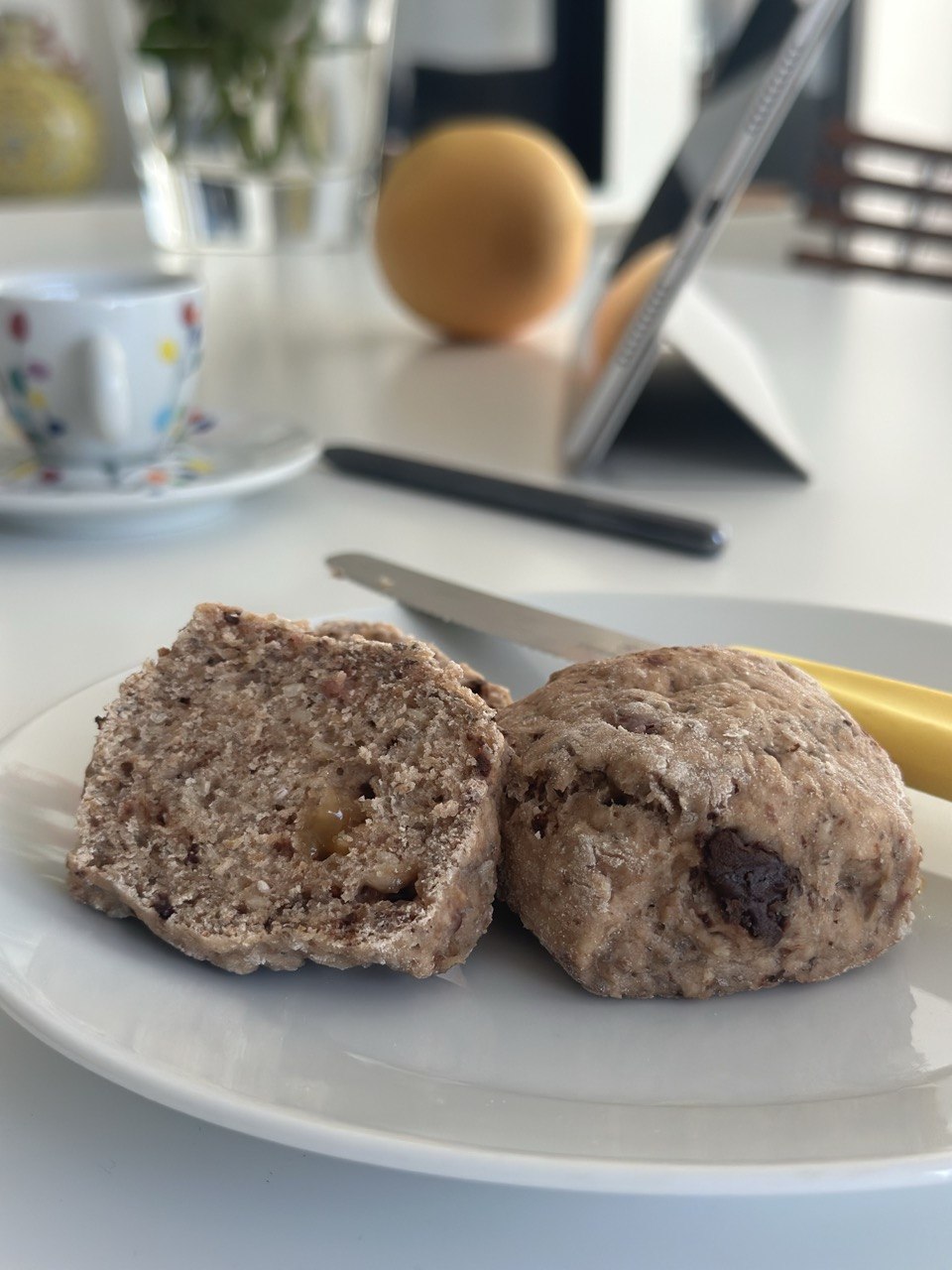 Mini snackbrød med tørret appelsin, tranebær og chokolade